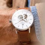 Initial Initial Cœur Ouvert Blanc, la montre pour homme par Charlie Paris