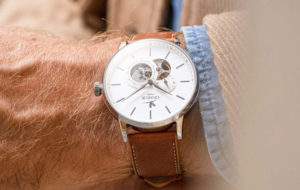 Initial Initial Cœur Ouvert Blanc, la montre pour homme par Charlie Paris